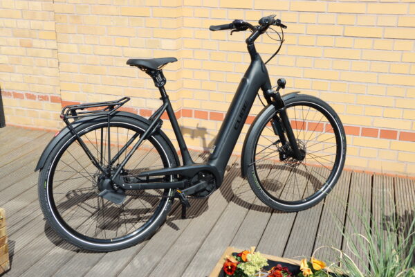 CUBE Supreme Hybrid Deluxe SLT 625 – Bild 2
